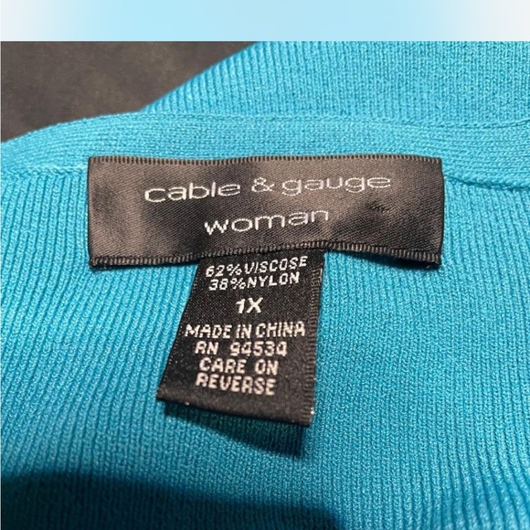 💰SALE
Cable & Gauge Turquoise V-Neck Cardigan - Picture 3 of 4